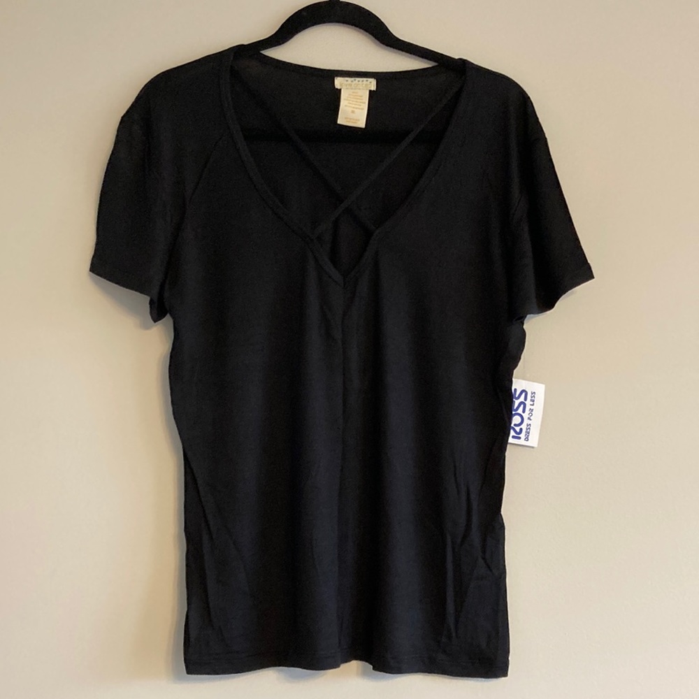 NWT Black T-shirt with a V-neck and Crosscross detail